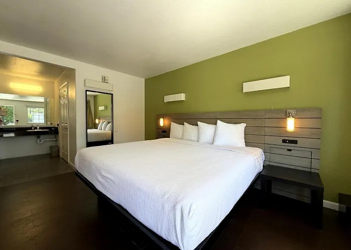 Fisherman'S Cove Inn Monterey